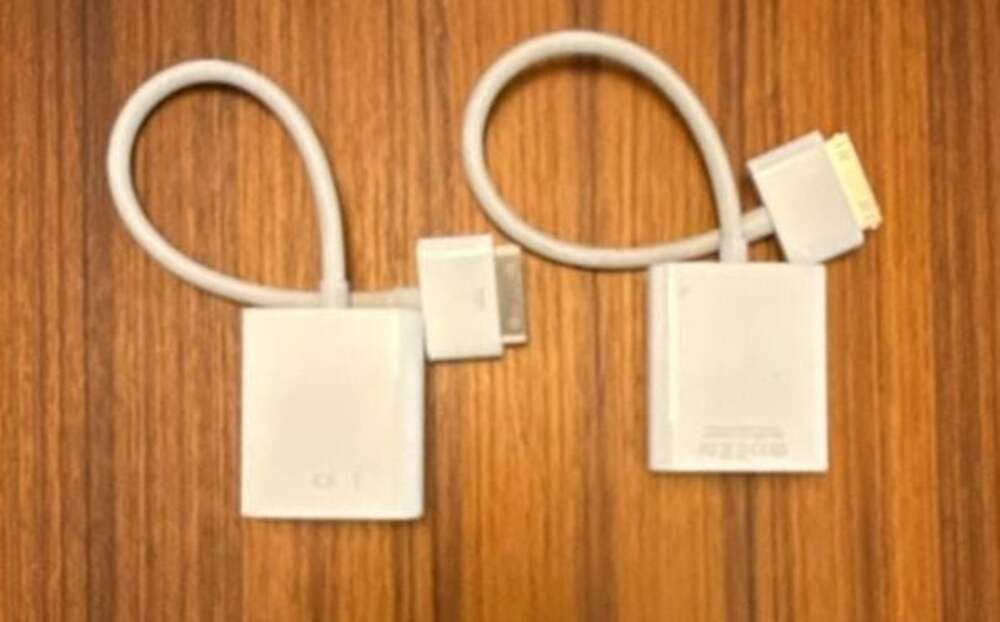 Apple 30-Pin to VGA Adapter, Model A1368 (2-Pack)